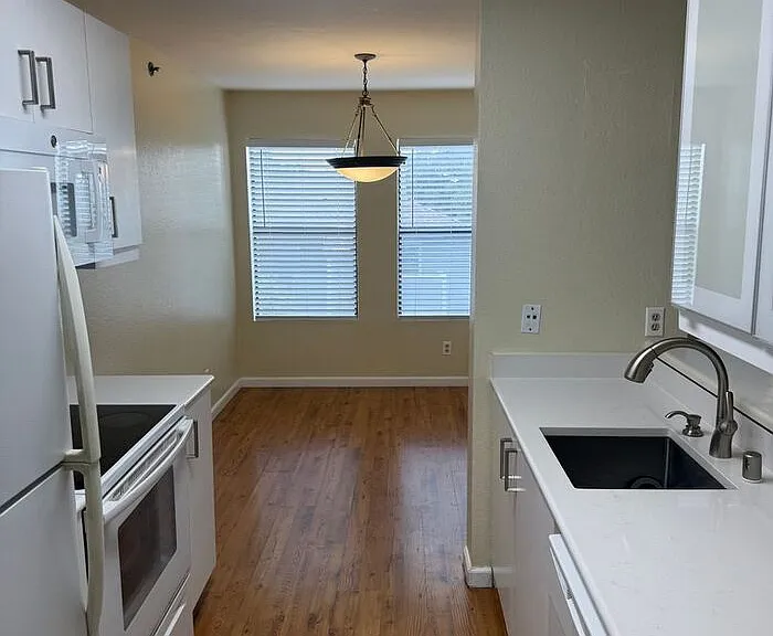 29591 Vanderbilt St #208 — Photo 3