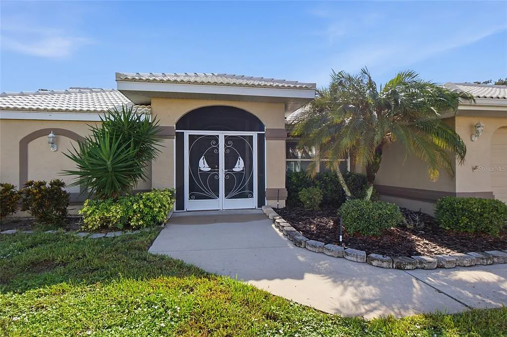 3 bed, 2.0 bath, 2481 sqft, $6,500 — Photo 3