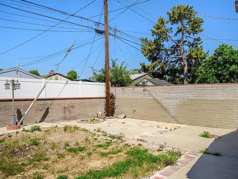 6607 Riverton Ave — Photo 32