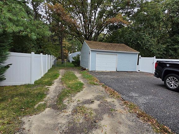 3rd image of 15 Western Drive