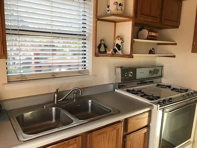 2085 Whitfield Way #C — Photo 6