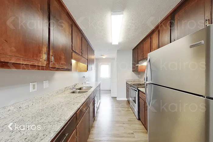 3 bed, 2.0 bath, 1307 sqft, $1,645 — Photo 4