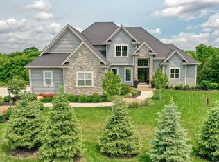 167 Steeple Pointe Ct, Delafield, WI 53018