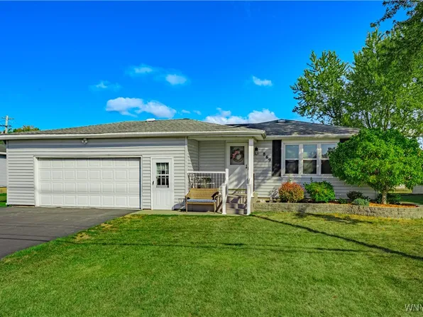 869 Lincoln Ave, Lockport, NY 14094