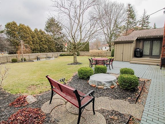 4th image of 2405 Deerpath Dr