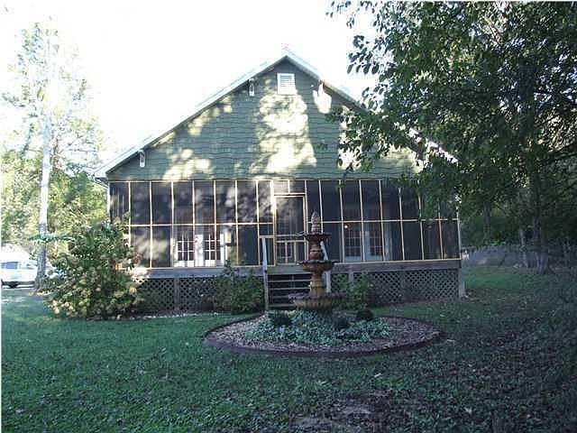 Huge screened porch