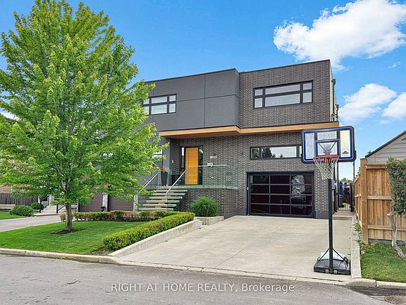 2nd image of 2931 Lansdowne Ave