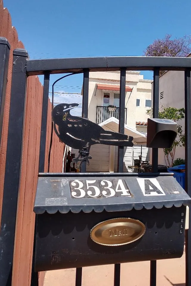Studio, 400 sqft, $2,400 — Photo 3