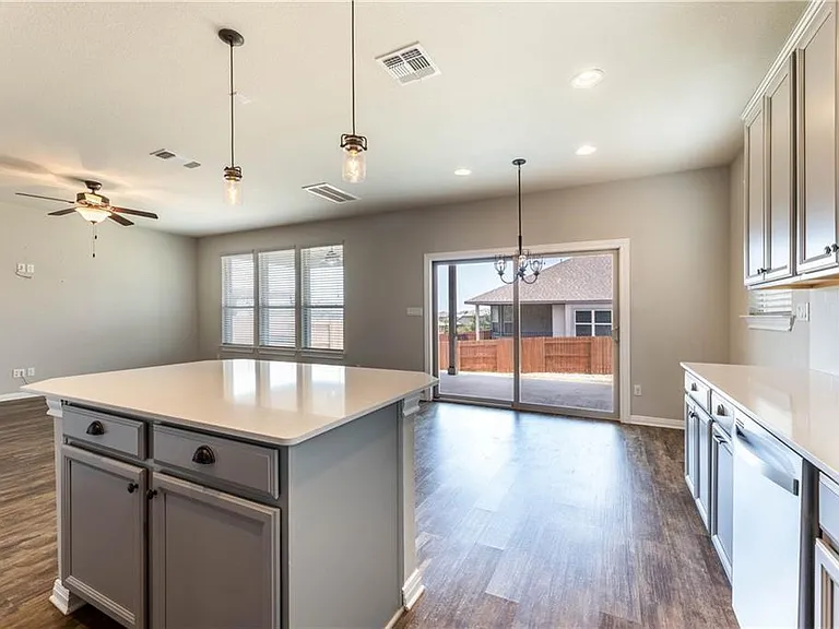 5413 Traviston Dr — Photo 10