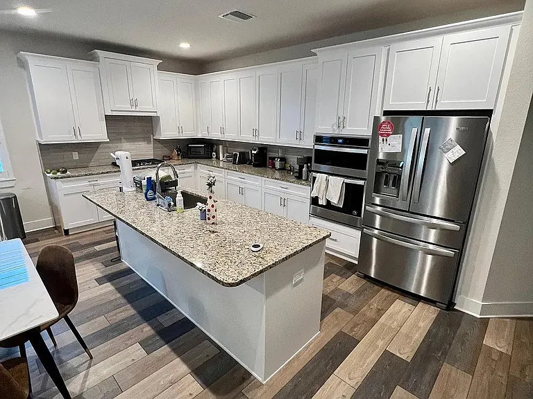 2084 Paragon Cir E — Photo 16
