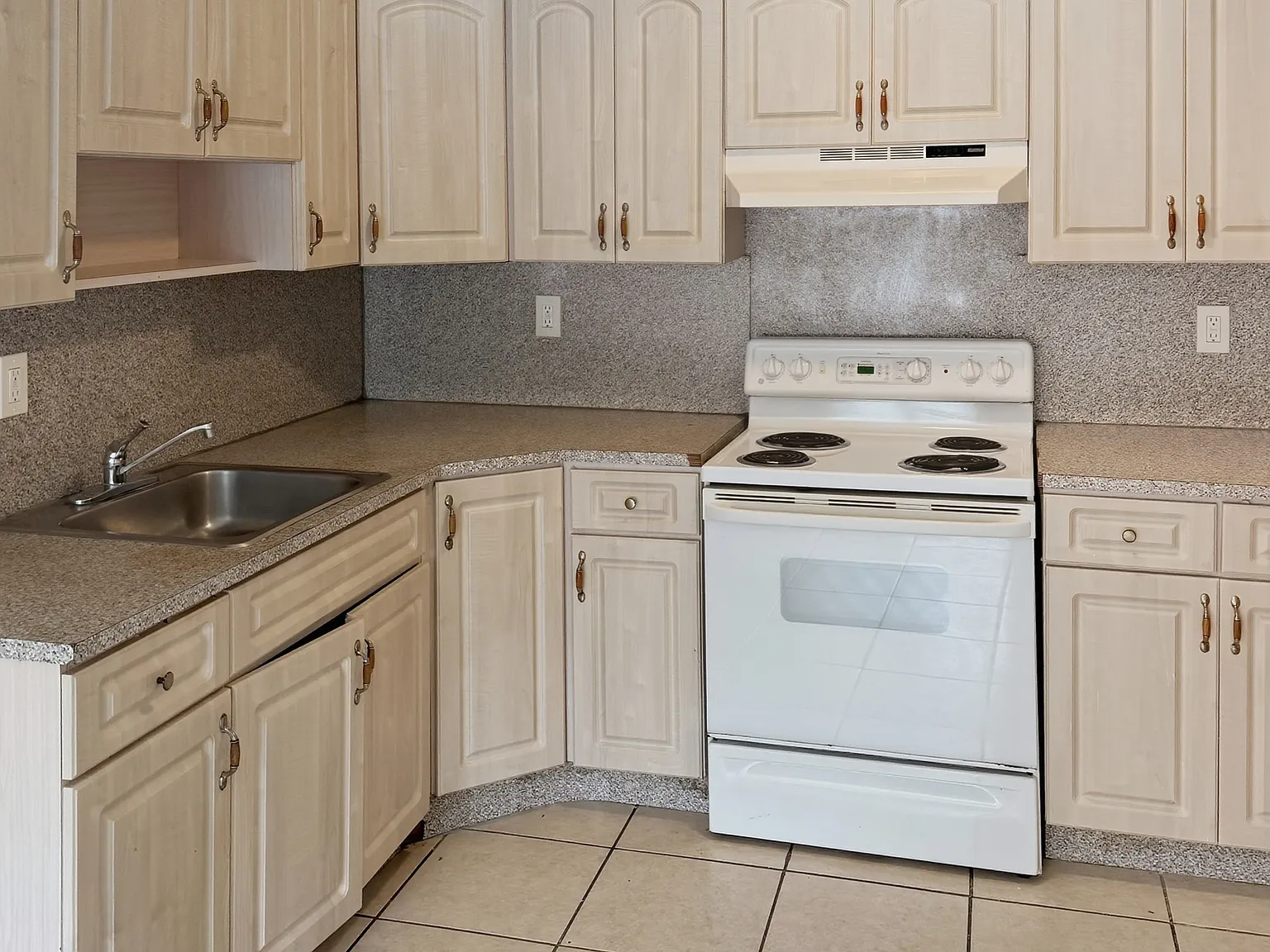 1 bed, 800 sqft, $1,700 — Photo 4