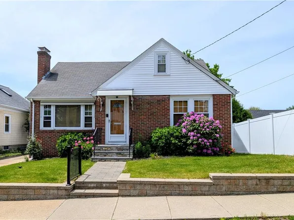 326 Sharon St, Providence, RI 02908