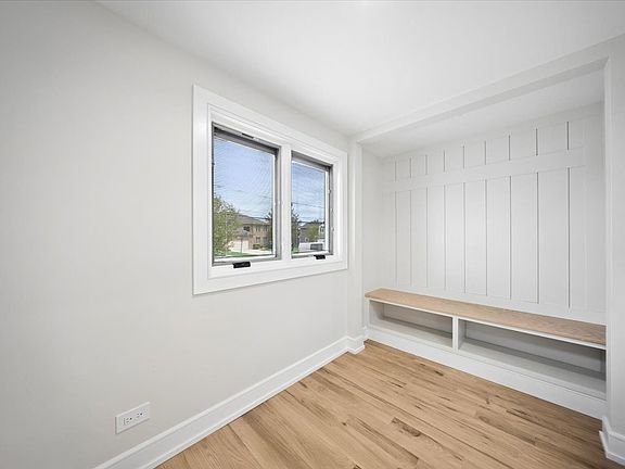 2nd image of 509 E Lincoln St