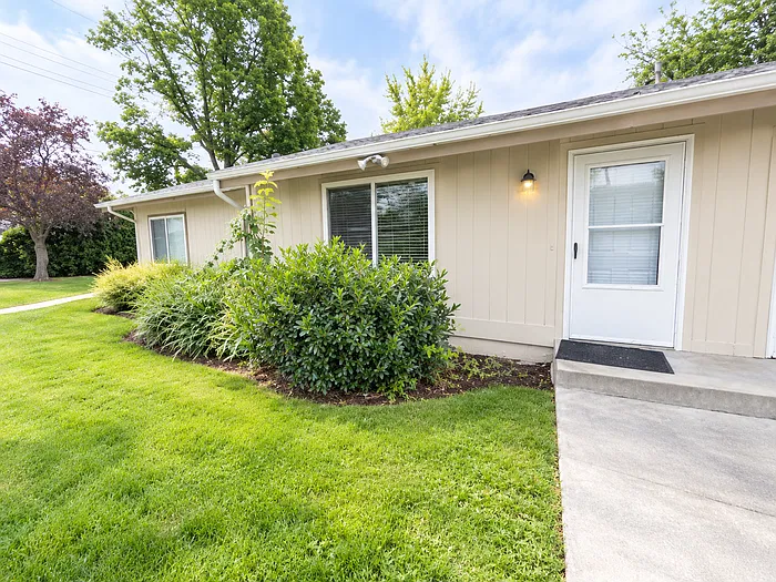 2 bed, 1.0 bath, 825 sqft, $1,400 — Photo 1