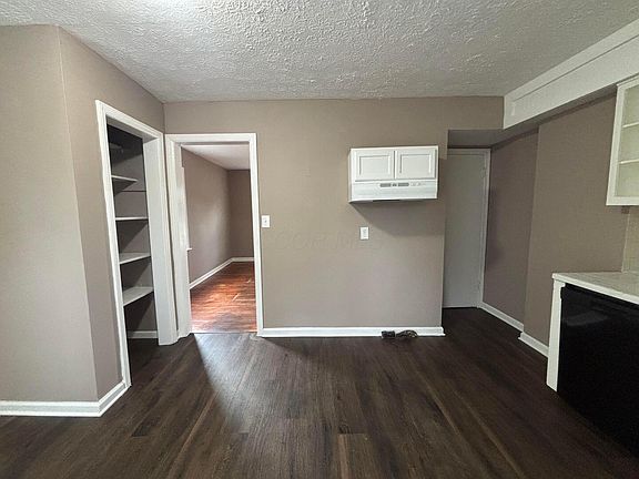 4th image of 844 S Harris Ave