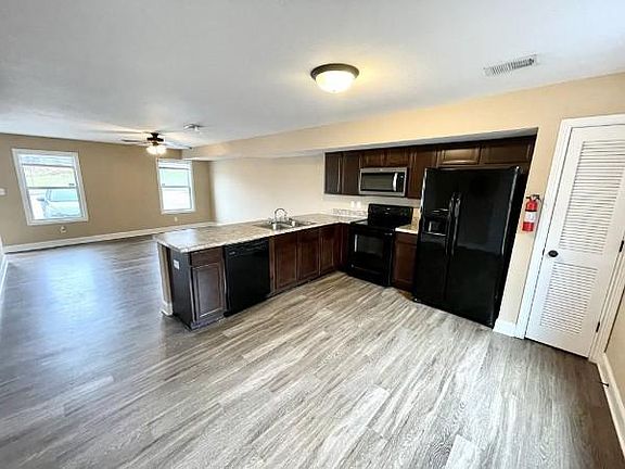 4th image of 1705 Manning Dr APT C