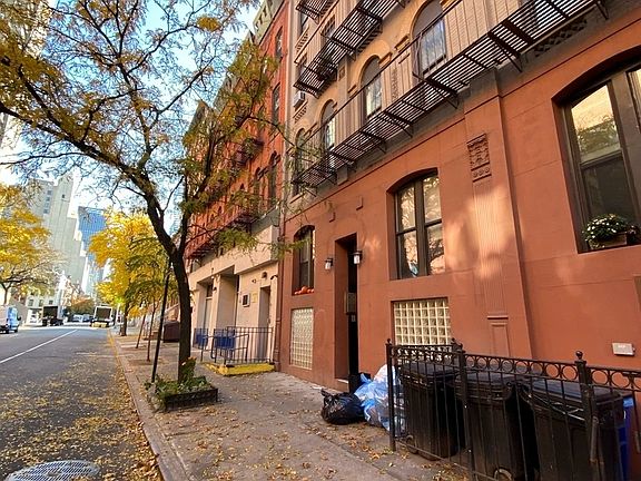 5th image of 520 W 50th St APT E1