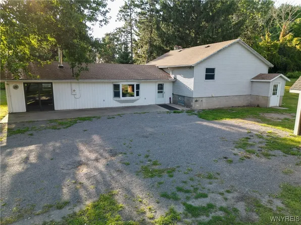 1343 Casey Rd, Basom, NY 14013