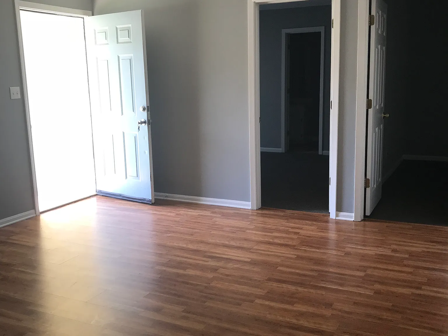 2 bed, 900 sqft, $1,045 — Photo 2