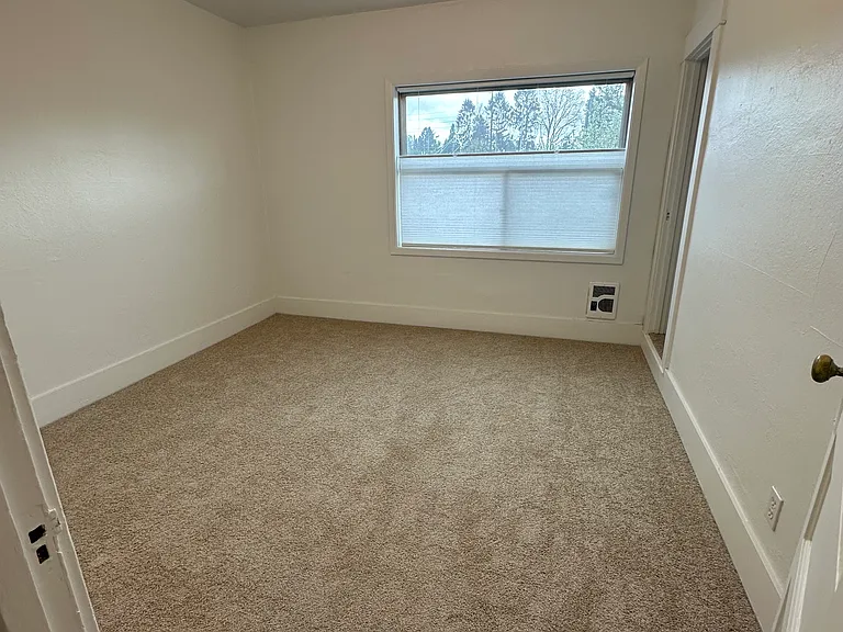 1335 SE Linn St #B — Photo 2