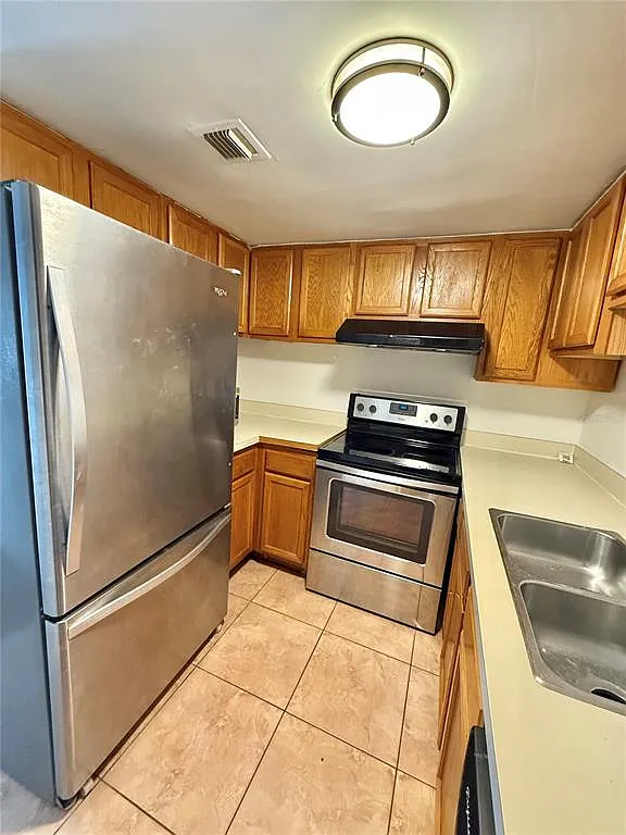 1 bed, 1.5 bath, 765 sqft, $1,100 — Photo 4