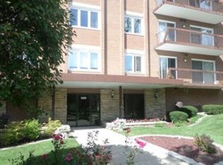 8000 W Foster Ln APT 203, Niles, IL 60714
