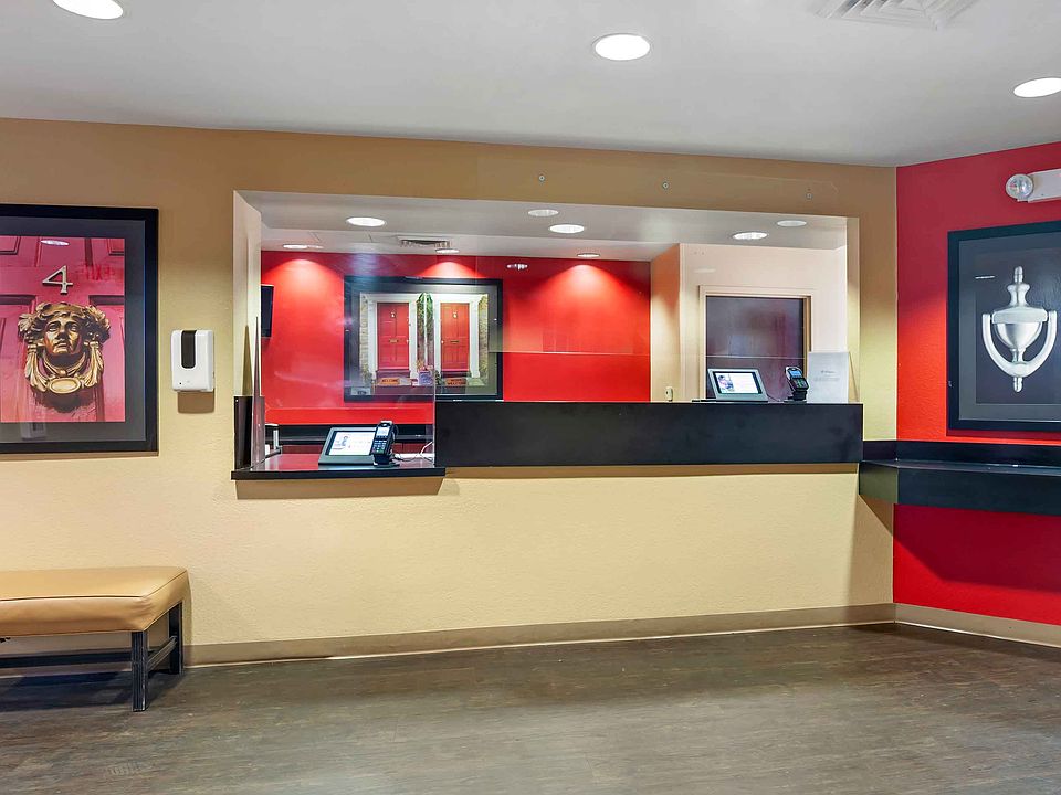 Lobby and Guest Check-in