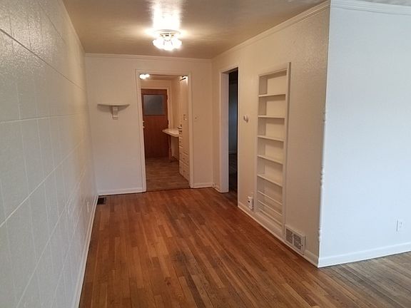 2307 Spruce - dining area
