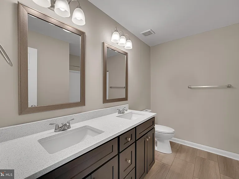 8101 Chelaberry Ct — Photo 22