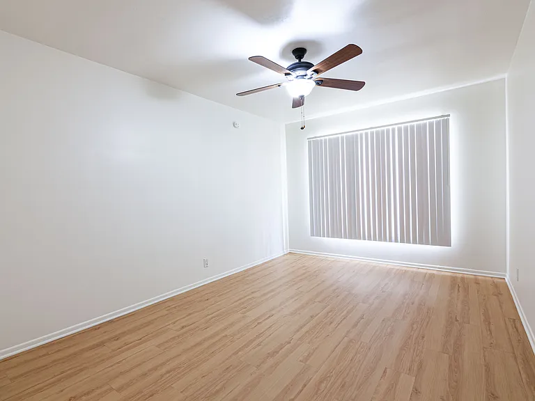 Gayley Manor Apartments — Photo 8