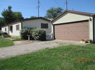 512 S Prairie St, Robinson, IL 62454