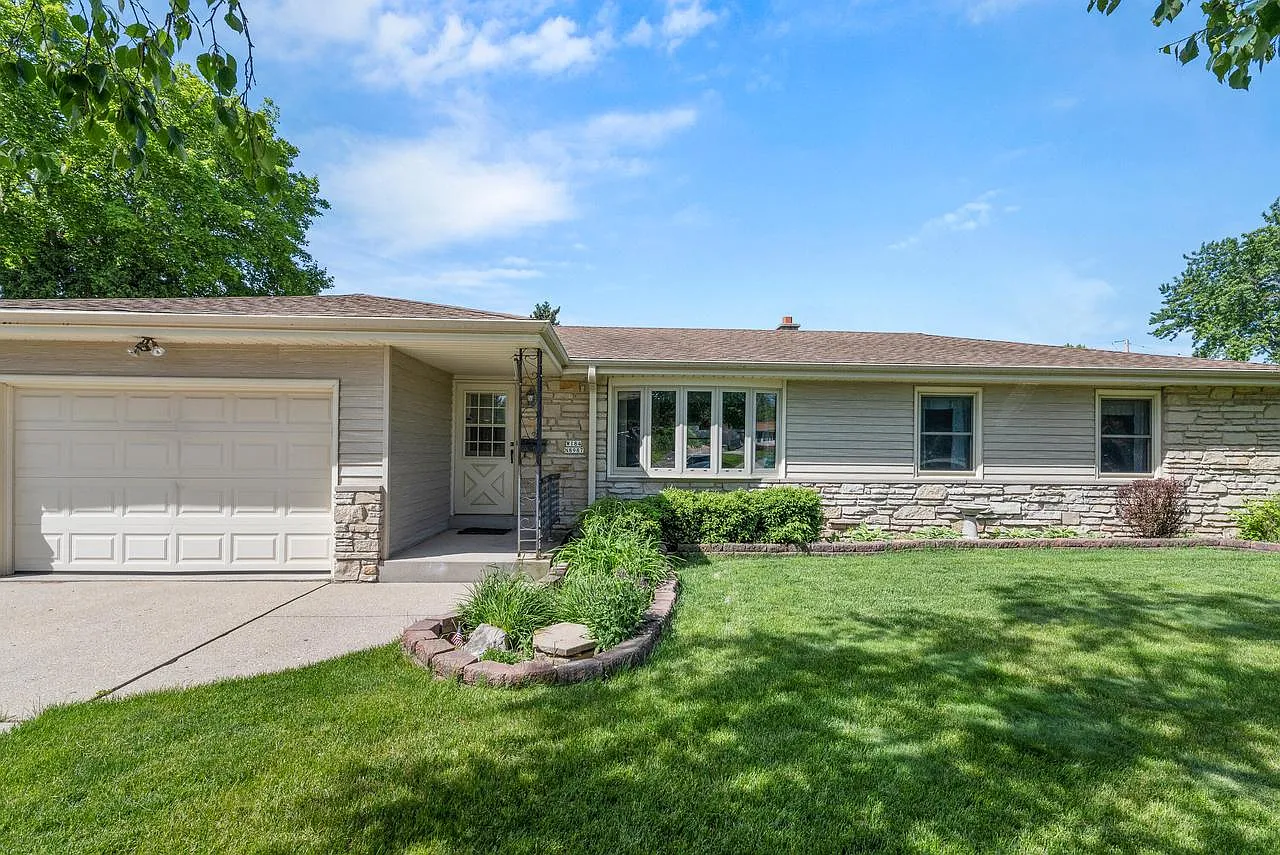 W184N8987 Maryhill DRIVE photo 1