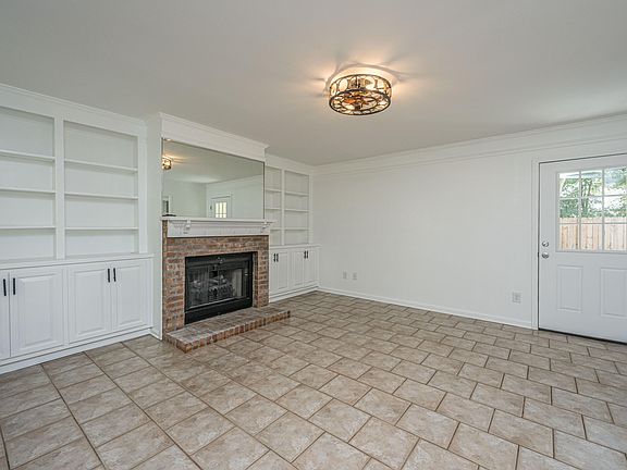 3rd image of 76 Indigo Ln