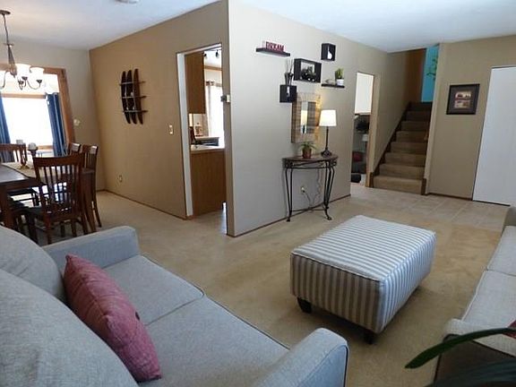 3rd image of 6557 Forest Glen Ave