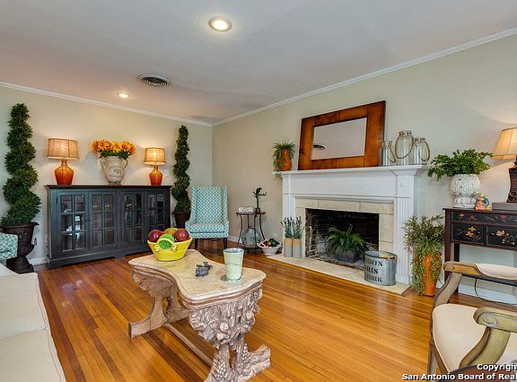 3rd image of 323 Beverly Dr