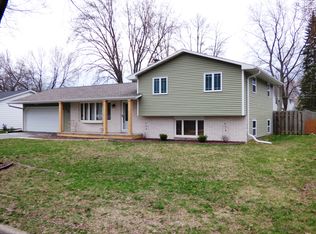 1249 Valley View Rd, Green Bay, WI 54304