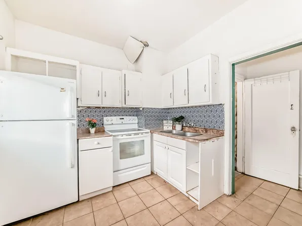 10564 92nd St NW, Edmonton, AB T5H 1T9