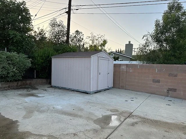 24319 Victory Blvd — Photo 13