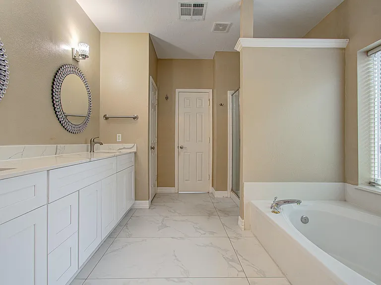 12427 Shadycrest Dr — Photo 36