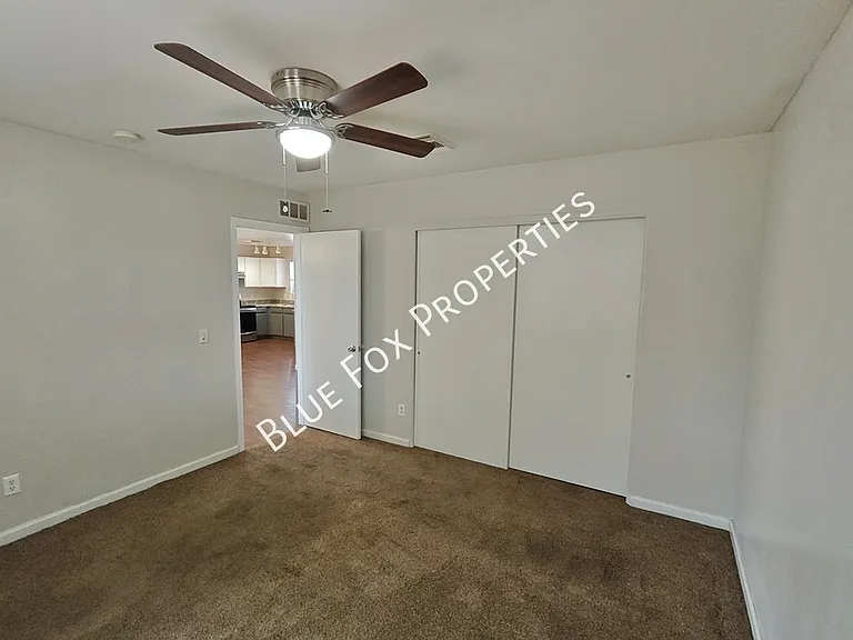 100 E Medina Rd — Photo 15