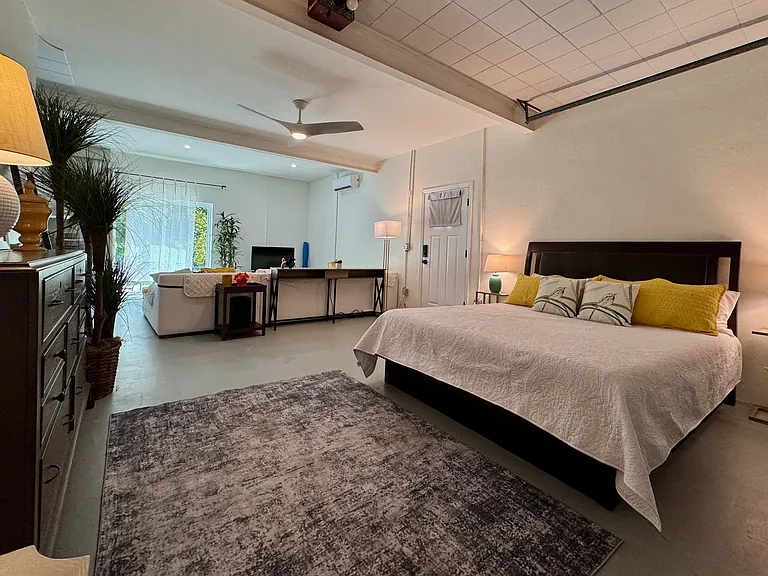 Contemporary Studio w/ King Size Bed! Cedar King Bed Frame & Dresser!