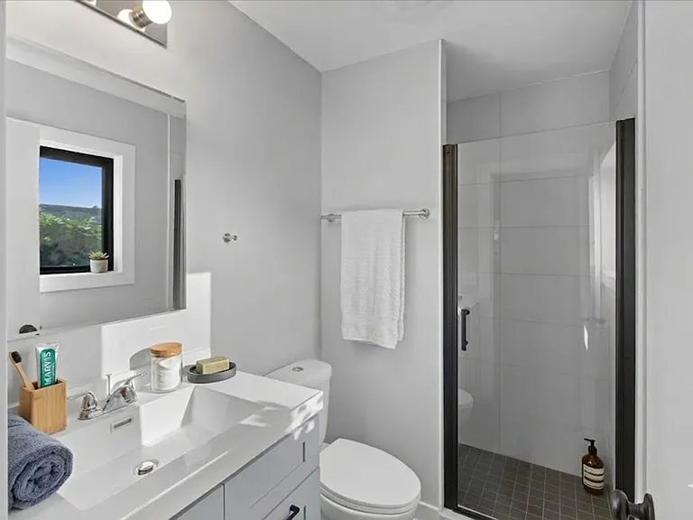 1000 Orchard Luxury Apartments — Photo 26
