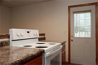 340 W Elm St — Photo 2