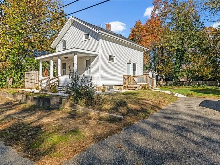 34 Read Ave — Photo 2