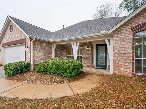 7736 S Trenton Ave, Tulsa, OK 74136