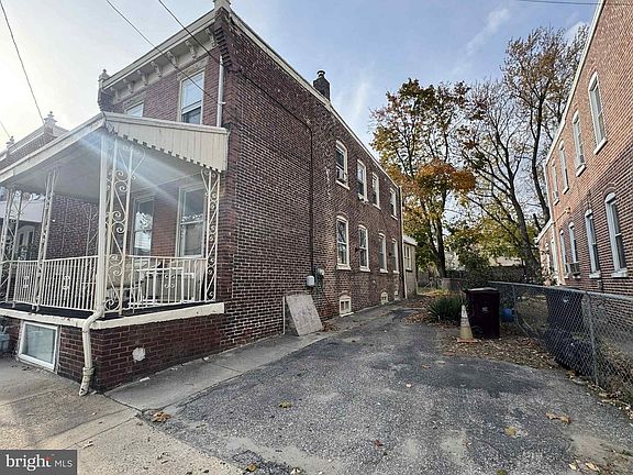 3rd image of 609 S Heald St