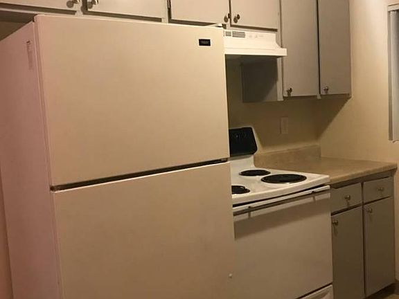 4th image of 2642 44th St APT 4