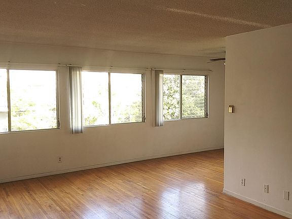 Living Room, lots of windows