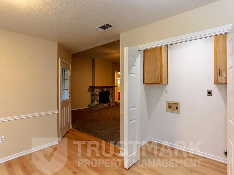 1001 Joe Morse Dr — Photo 13