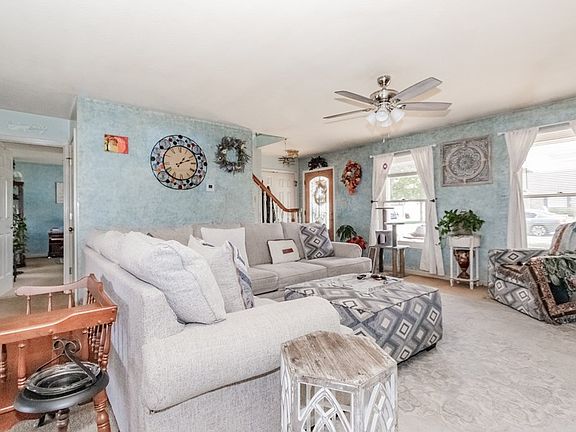 4th image of 107 Howard Cir